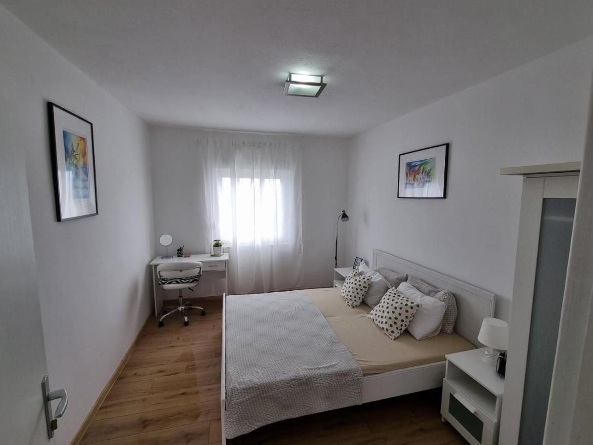 Apartmani Mali Selce Eksteriør billede