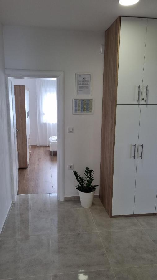 Apartmani Mali Selce Eksteriør billede