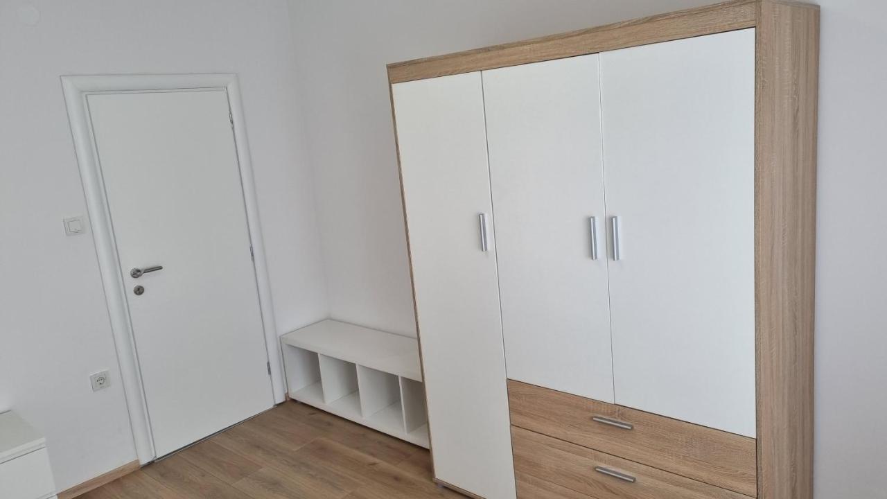 Apartmani Mali Selce Eksteriør billede