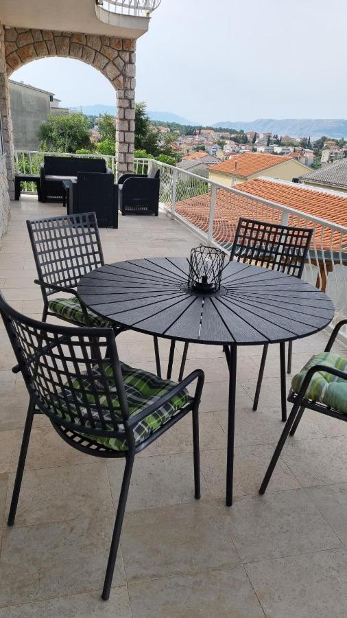 Apartmani Mali Selce Eksteriør billede